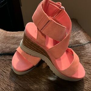 UGG WOMENS THE LLEANA ANKLE WEDGES